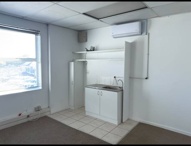 46.20M² BUILDING TO LET IN CLAREMONT